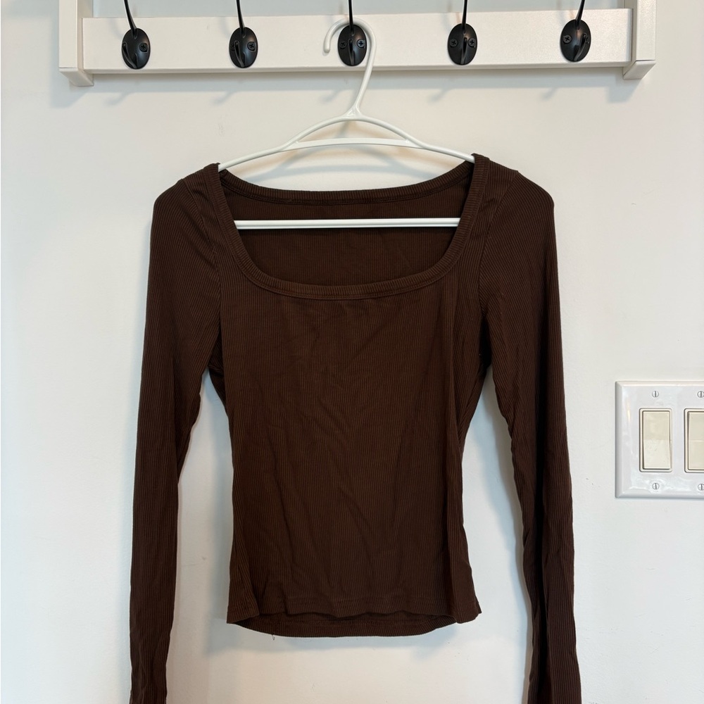 Women's Scoop Neck Long Sleeve Ribbed Top - Brown